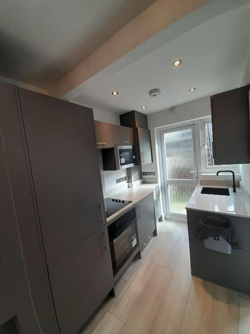 Cosy -2 Bed Appartamento *