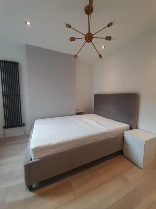 Cosy -2 Bed Appartamento *